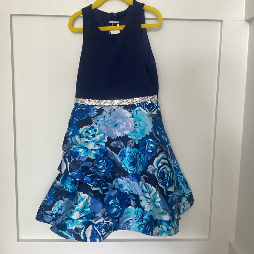 Rare Editions, girls 8 dress, EUC, minor pull on front, see photos.